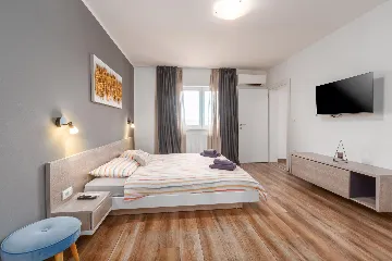 4-Bedroom Villa with Heated Pool near Pula