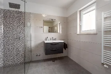 4-Bedroom Villa with Heated Pool near Pula