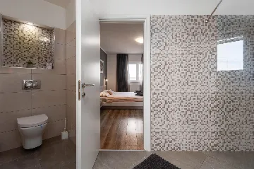 4-Bedroom Villa with Heated Pool near Pula