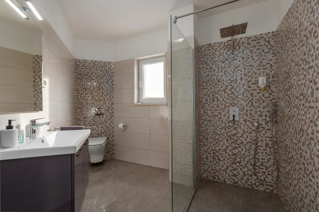 4-Bedroom Villa with Heated Pool near Pula
