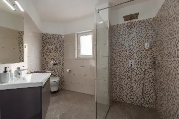 4-Bedroom Villa with Heated Pool near Pula