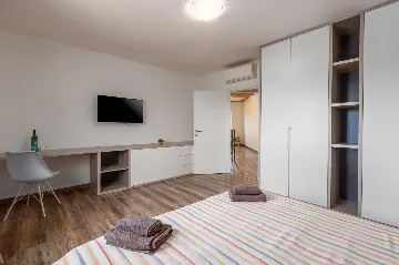 4-Bedroom Villa with Heated Pool near Pula