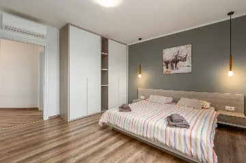 4-Bedroom Villa with Heated Pool near Pula