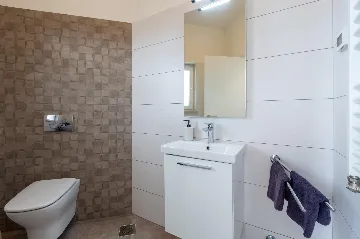 4-Bedroom Villa with Heated Pool near Pula