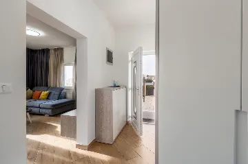 4-Bedroom Villa with Heated Pool near Pula