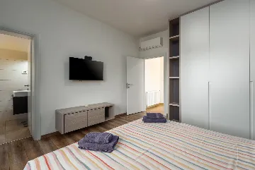 4-Bedroom Villa with Heated Pool near Pula