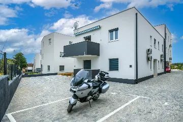 Pula Apartment for 5 Guests with Balcony