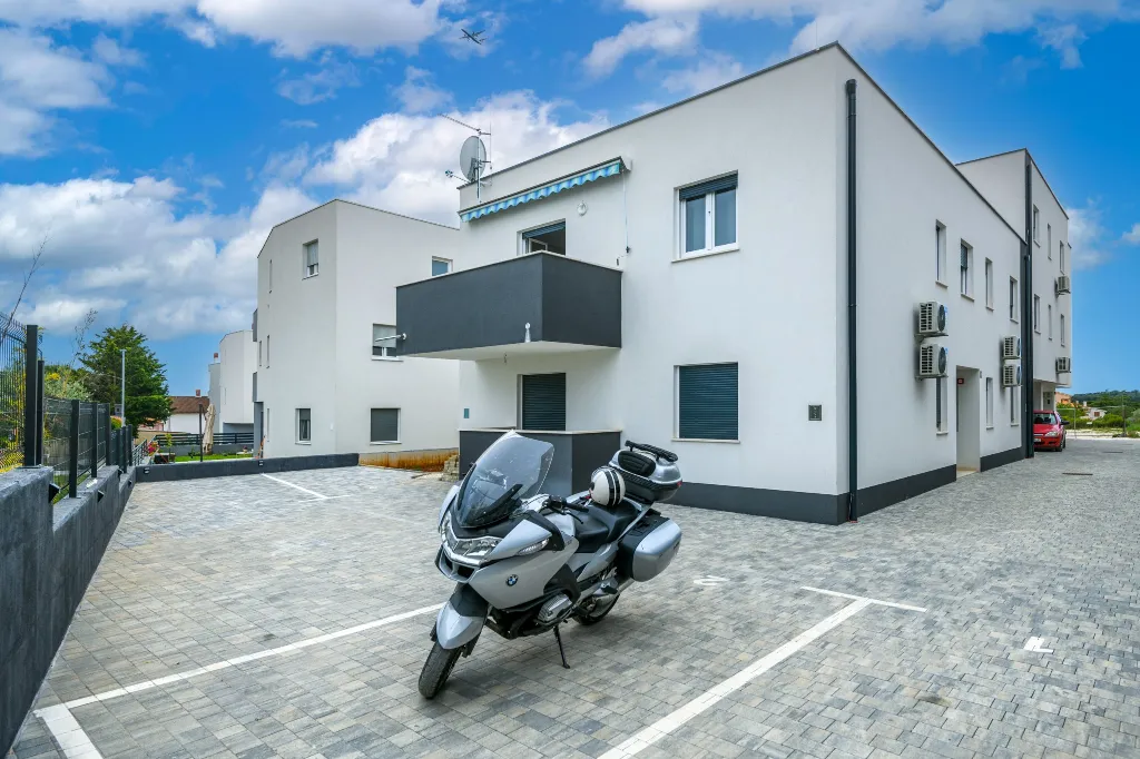 Pula Apartment for 5 Guests with Balcony