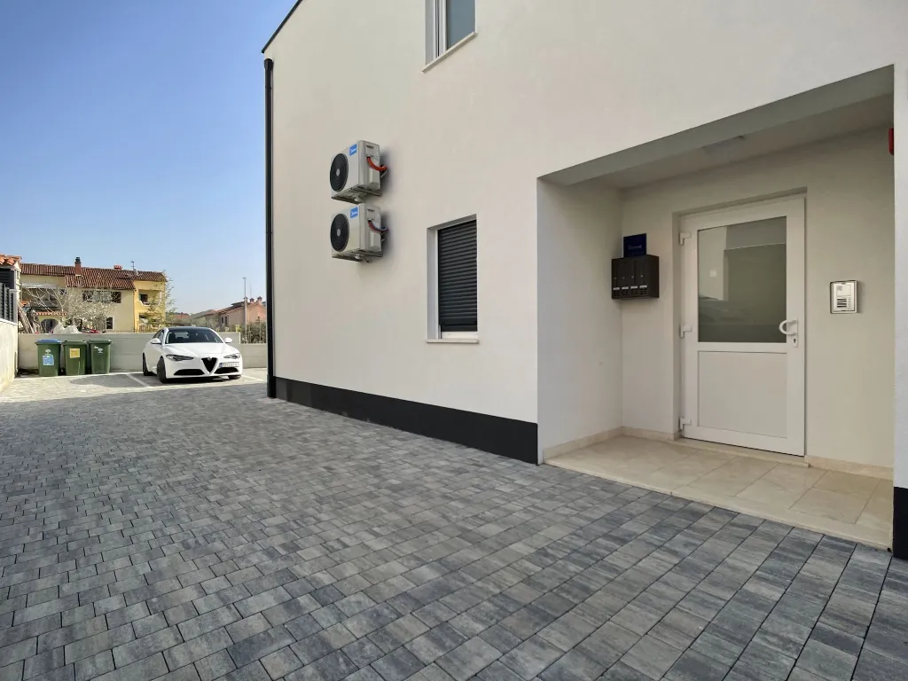 Pula Apartment for 5 Guests with Balcony