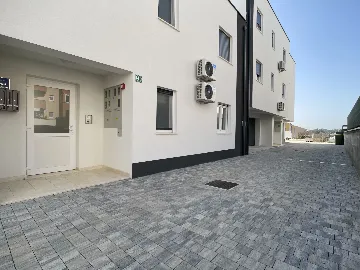 Pula Apartment for 5 Guests with Balcony