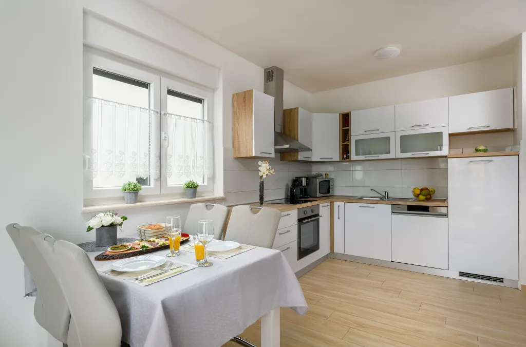 Pula Apartment for 5 Guests with Balcony