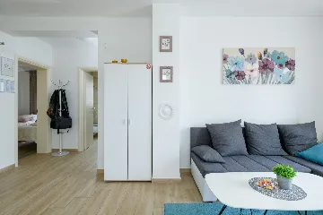 Pula Apartment for 5 Guests with Balcony