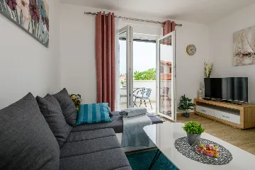 Pula Apartment for 5 Guests with Balcony