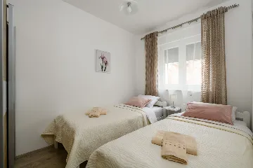 Pula Apartment for 5 Guests with Balcony
