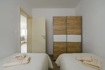 Pula Apartment for 5 Guests with Balcony