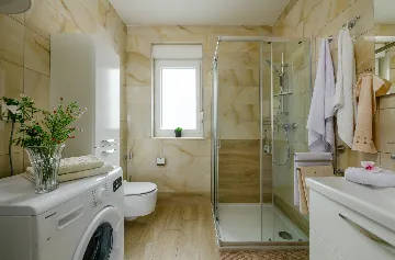 Pula Apartment for 5 Guests with Balcony