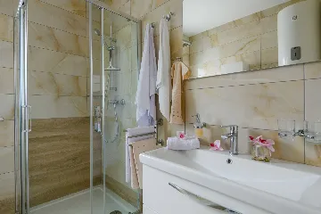 Pula Apartment for 5 Guests with Balcony