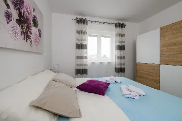 Pula Apartment for 5 Guests with Balcony