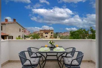 Pula Apartment for 5 Guests with Balcony