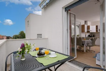 Pula Apartment for 5 Guests with Balcony