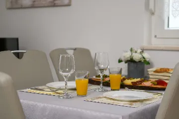 Pula Apartment for 5 Guests with Balcony