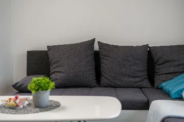 Pula Apartment for 5 Guests with Balcony