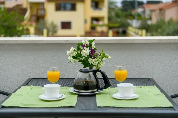 Pula Apartment for 5 Guests with Balcony