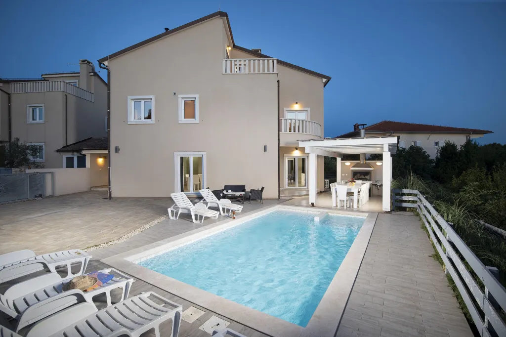 Villa in Premantura for 16 Guests with Private Pool