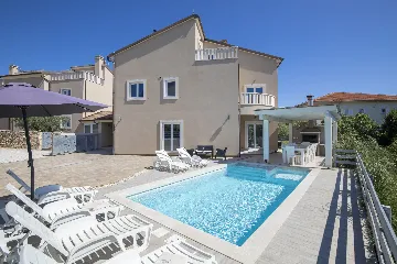 Villa in Premantura for 16 Guests with Private Pool