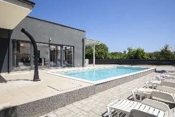 Pula Villa for 12 Guests with Pool & Sauna