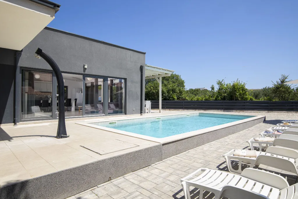 Pula Villa for 12 Guests with Pool & Sauna