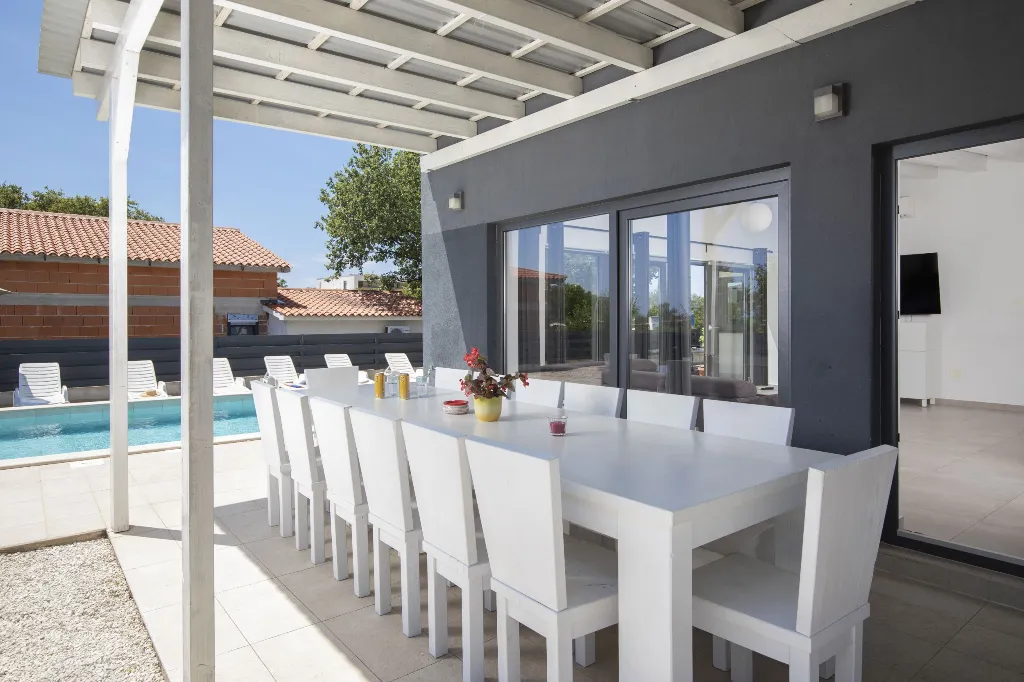 Pula Villa for 12 Guests with Pool & Sauna