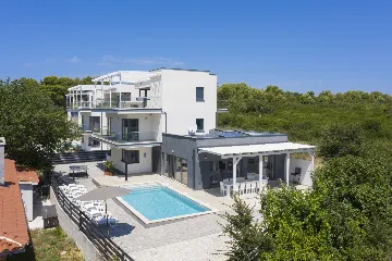 Pula Villa for 12 Guests with Pool & Sauna