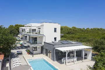 Pula Villa for 12 Guests with Pool & Sauna