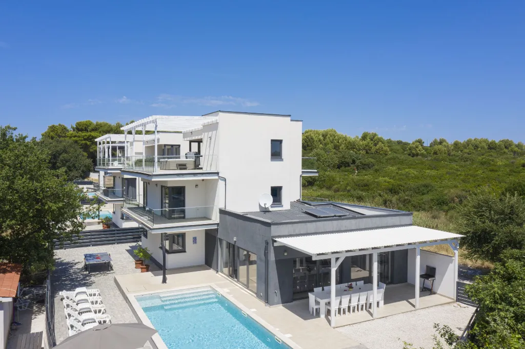 Pula Villa for 12 Guests with Pool & Sauna