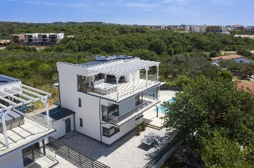 Pula Villa for 12 Guests with Pool & Sauna