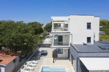 Pula Villa for 12 Guests with Pool & Sauna