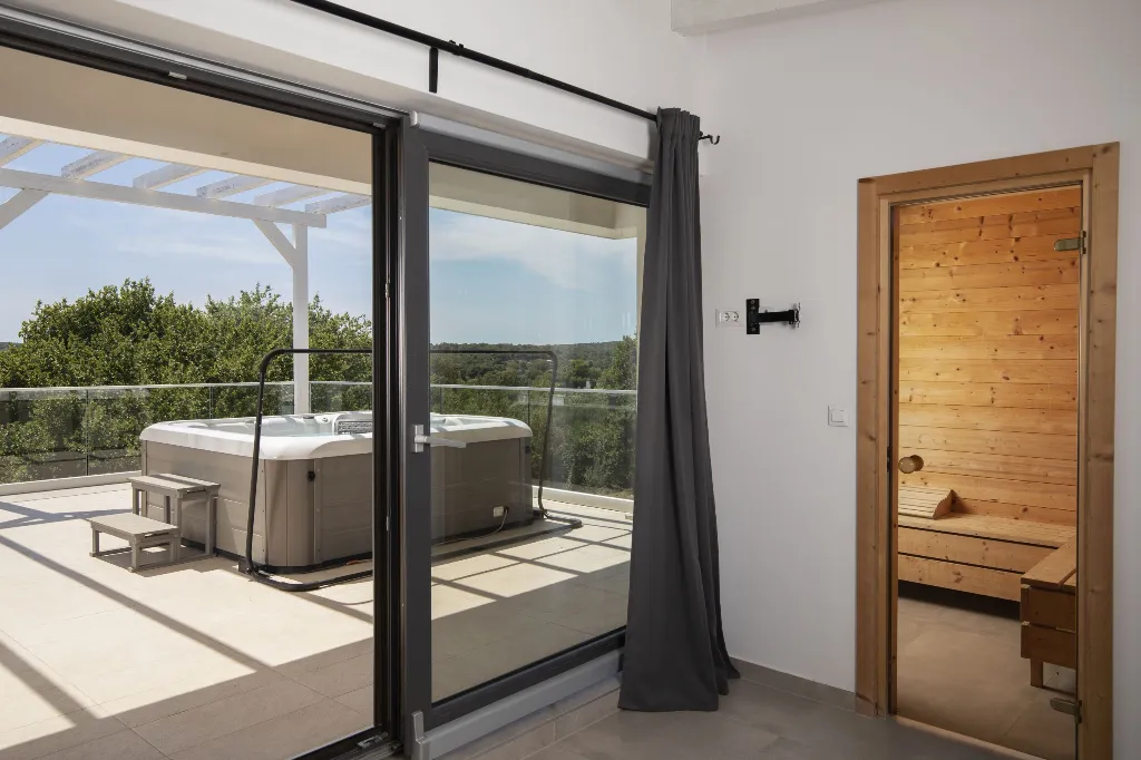 Pula Villa for 12 Guests with Pool & Sauna