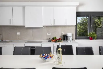 Pula Villa for 12 Guests with Pool & Sauna