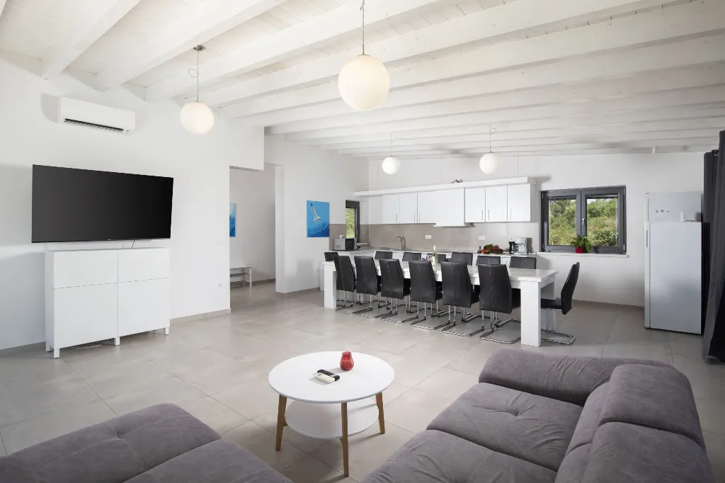 Pula Villa for 12 Guests with Pool & Sauna