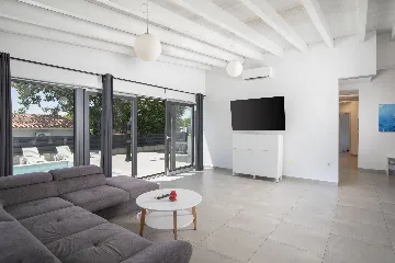 Pula Villa for 12 Guests with Pool & Sauna