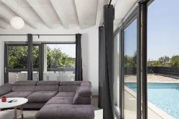 Pula Villa for 12 Guests with Pool & Sauna