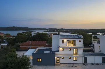 Pula Villa for 12 Guests with Pool & Sauna