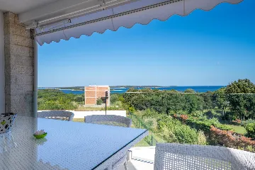 Apartment in Pula (Štinjan) with Sea View