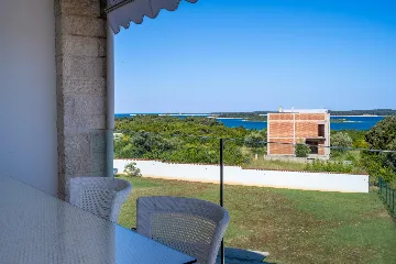 Apartment in Pula (Štinjan) with Sea View
