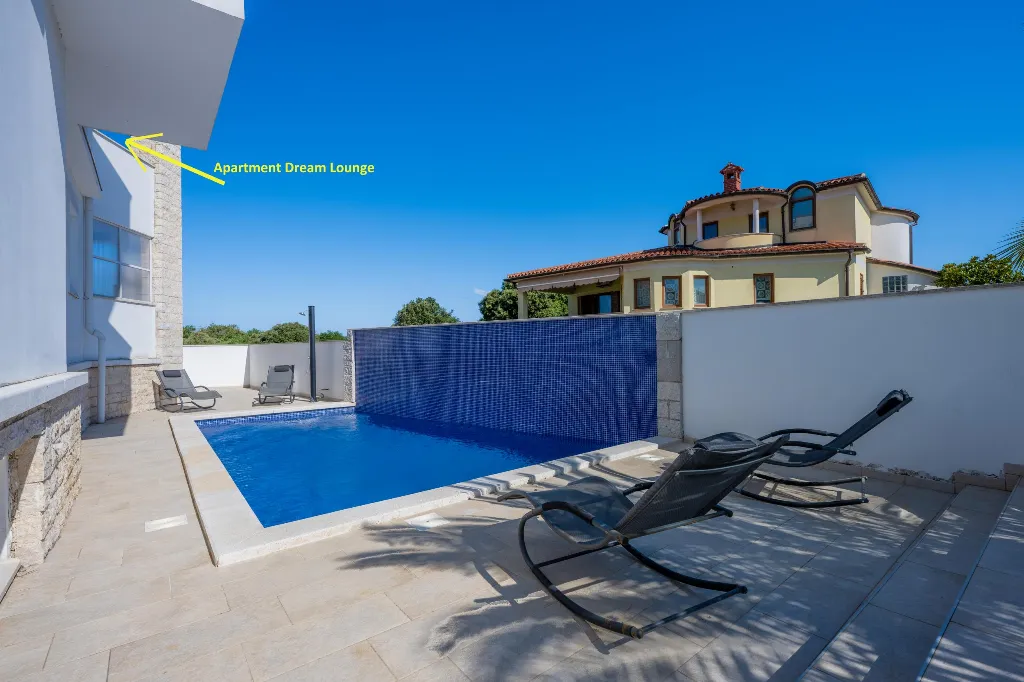 Apartment in Pula (Štinjan) with Sea View