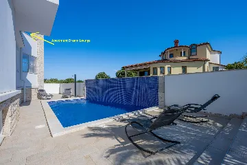 Apartment in Pula (Štinjan) with Sea View
