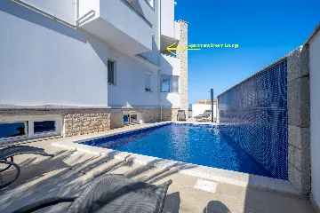 Apartment in Pula (Štinjan) with Sea View