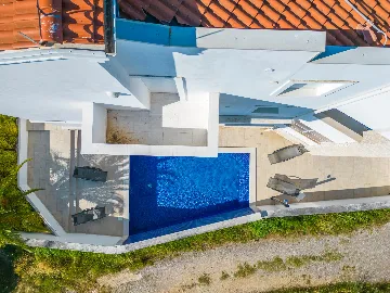 Apartment in Pula (Štinjan) with Sea View