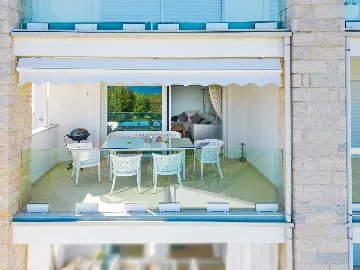 Apartment in Pula (Štinjan) with Sea View